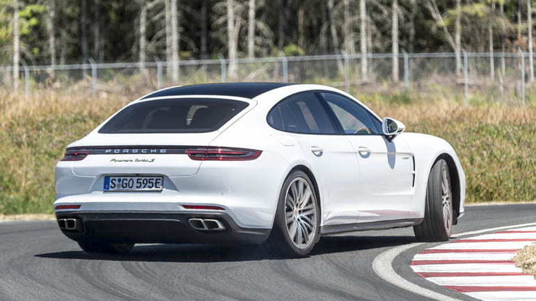 «Πυροβολεί» η Porsche Panamera Turbo S E-Hybrid